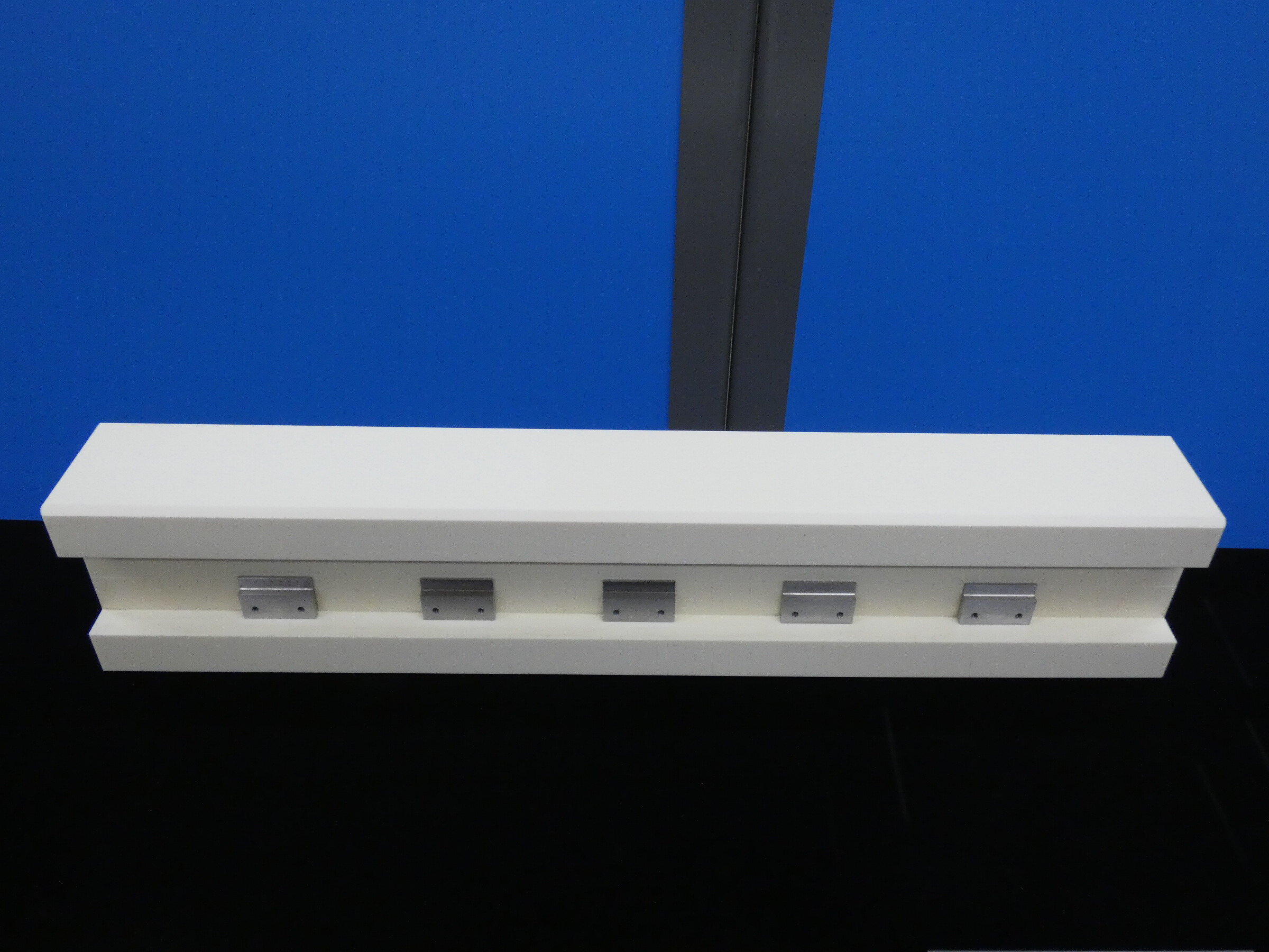 Flat surface grinding of ceramics guide