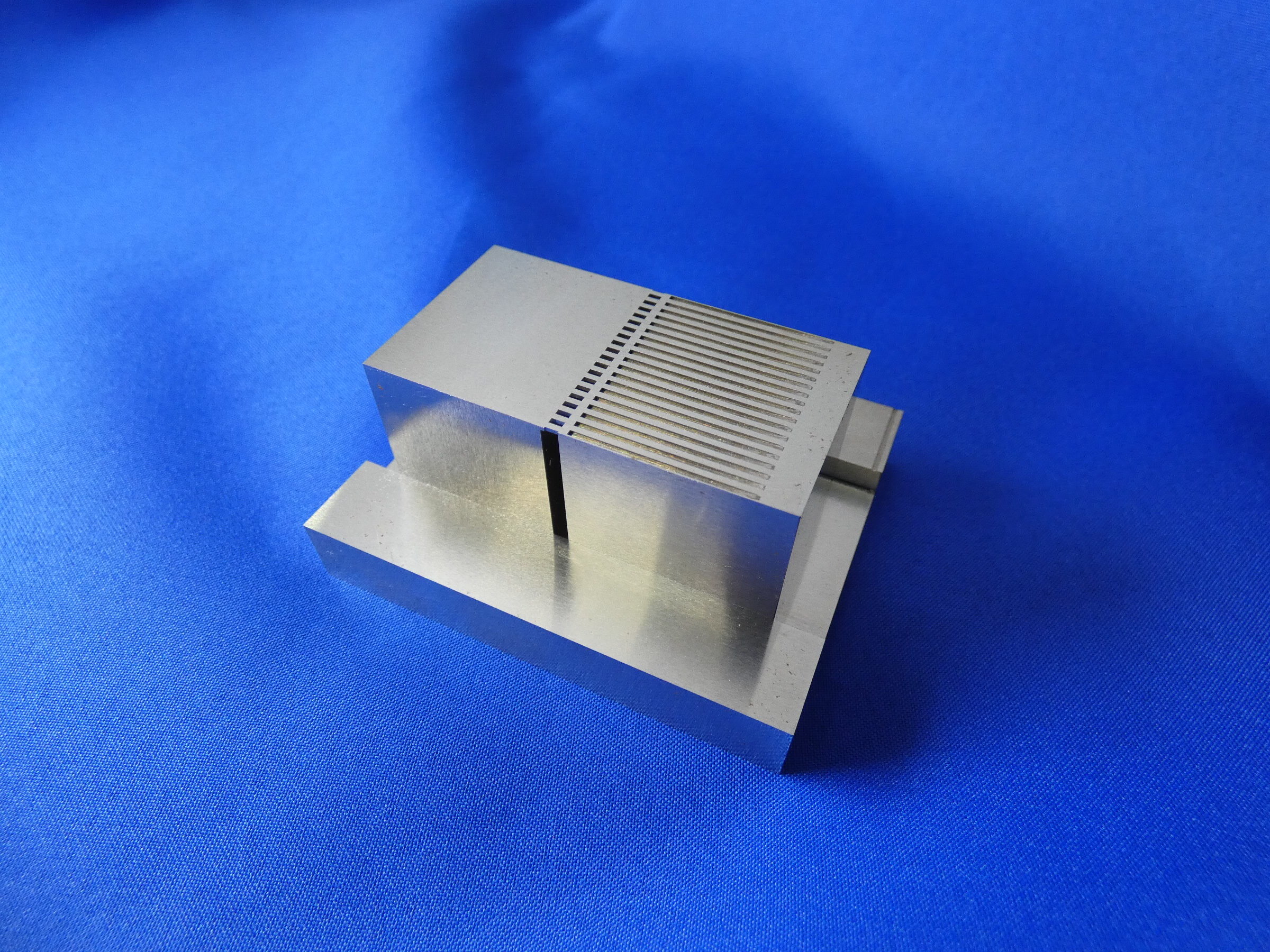 Fine groove machining