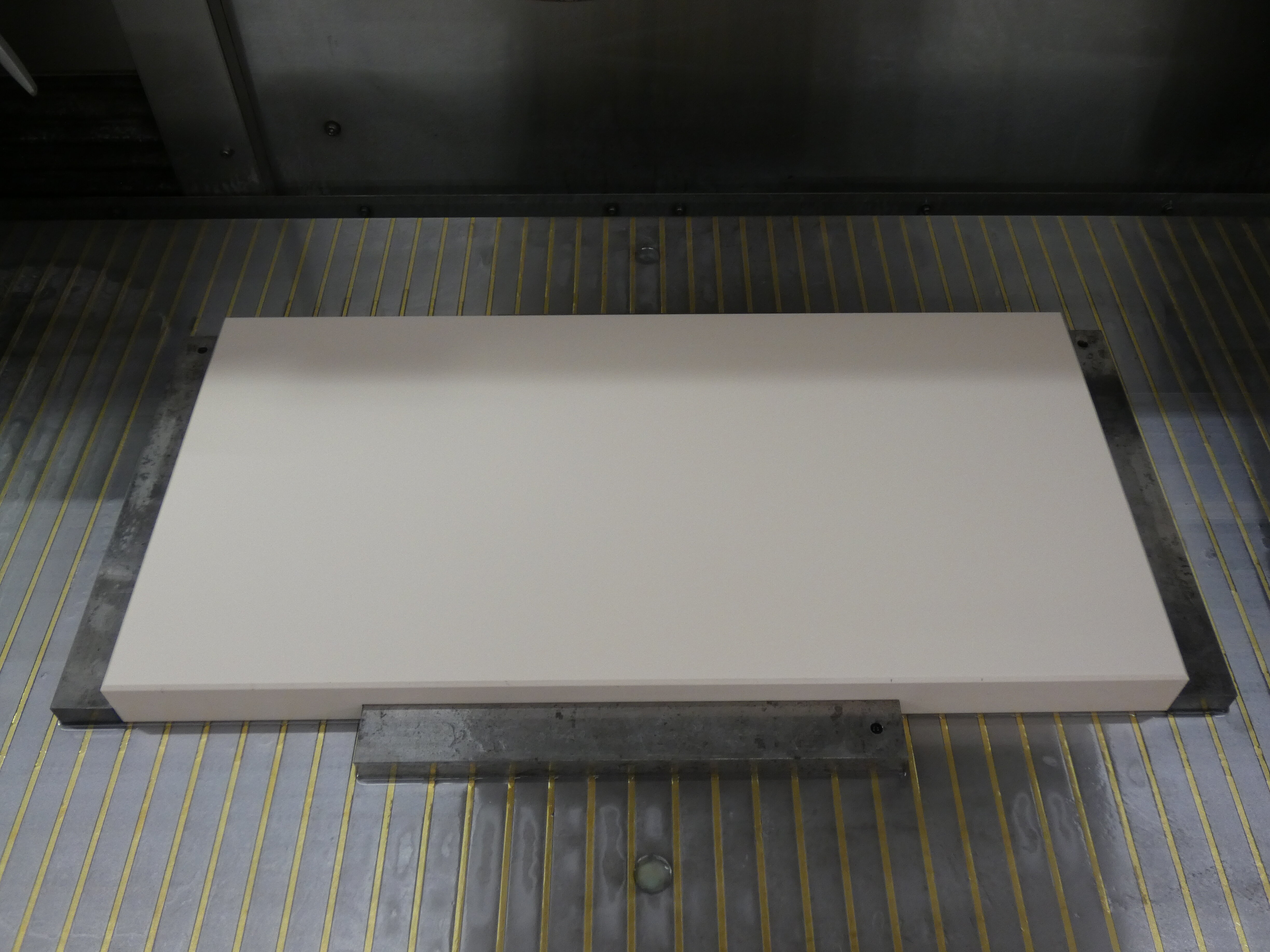 세라믹 플레이트의 평면 가공